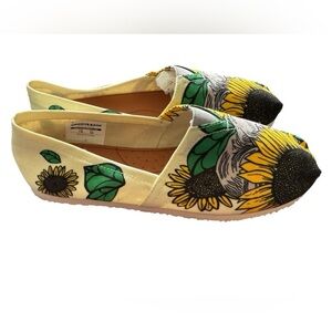 Groove Bags Elephant Sunflower Lightweight Never Worn Slip on Shoes Size 7W